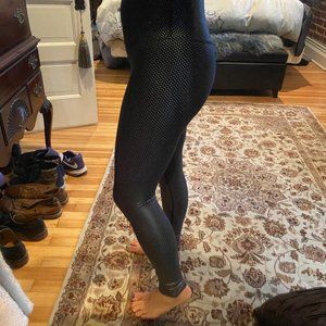 Beyond Yoga S high rise leggings metallic dots
